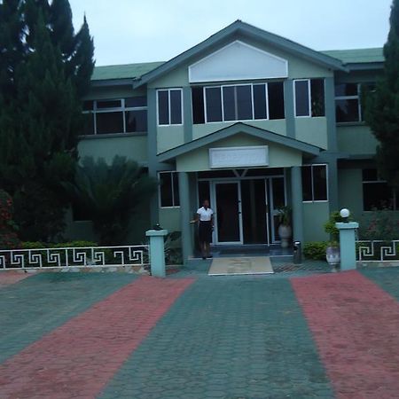 Wadoma Royale Hotel Kumasi Buitenkant foto