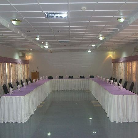 Wadoma Royale Hotel Kumasi Buitenkant foto