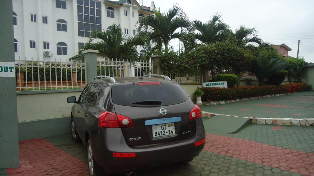 Wadoma Royale Hotel Kumasi Buitenkant foto