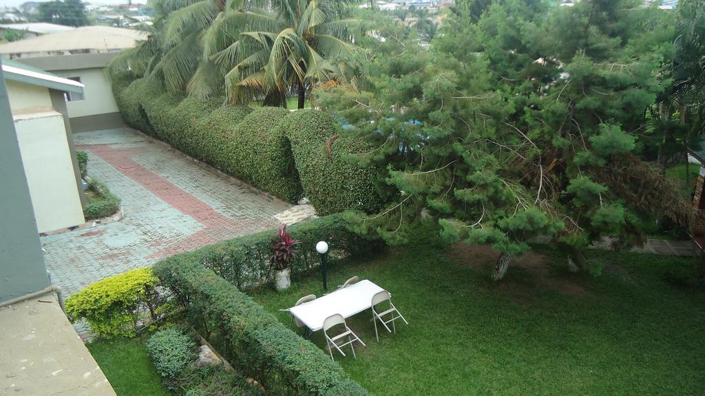 Wadoma Royale Hotel Kumasi Buitenkant foto