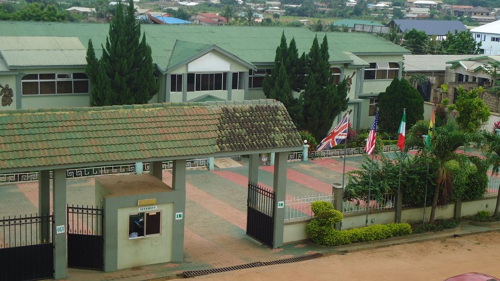 Wadoma Royale Hotel Kumasi Buitenkant foto