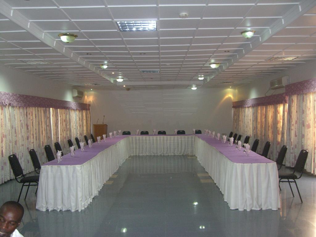 Wadoma Royale Hotel Kumasi Buitenkant foto