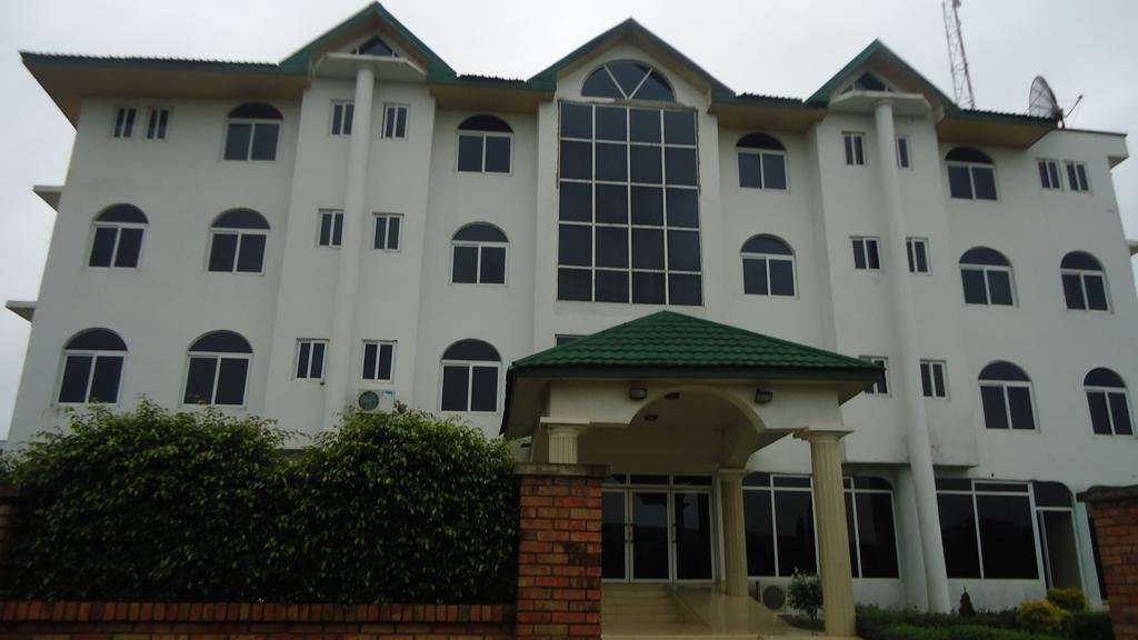 Wadoma Royale Hotel Kumasi Buitenkant foto