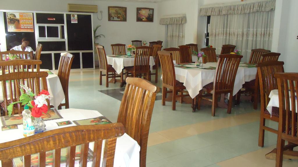 Wadoma Royale Hotel Kumasi Buitenkant foto