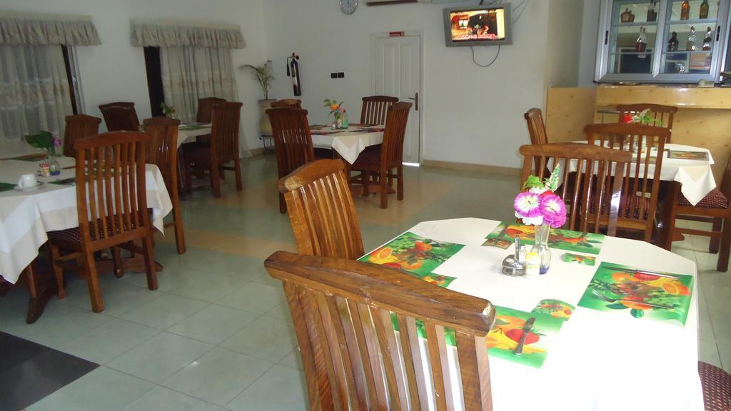 Wadoma Royale Hotel Kumasi Buitenkant foto