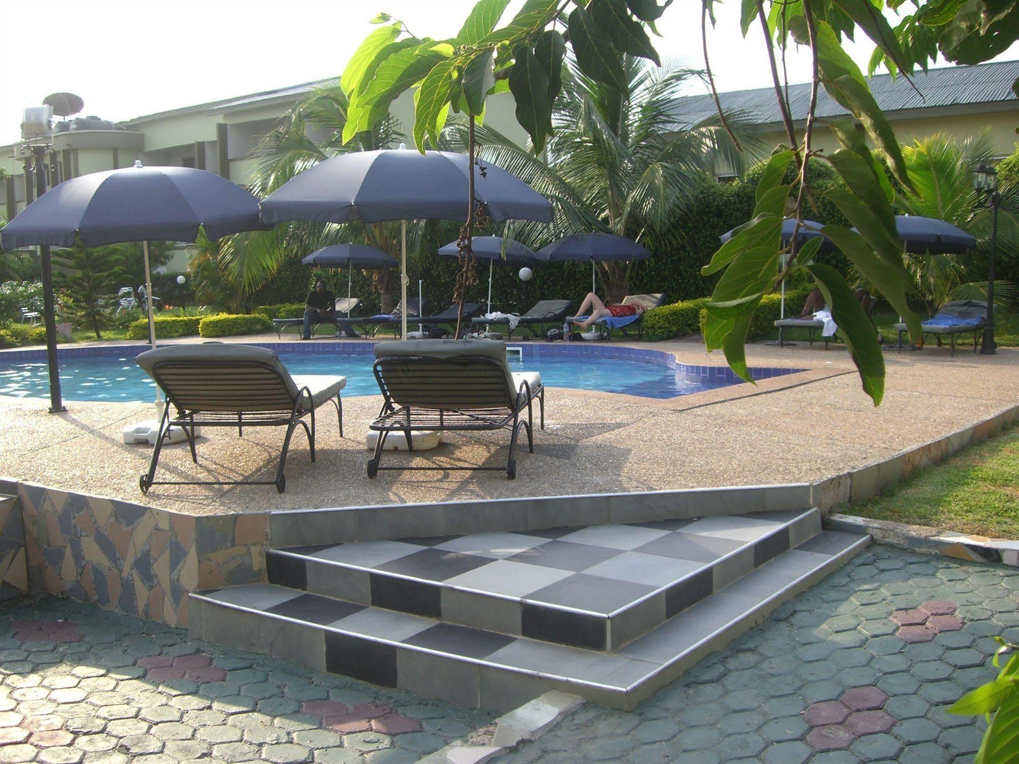 Wadoma Royale Hotel Kumasi Buitenkant foto