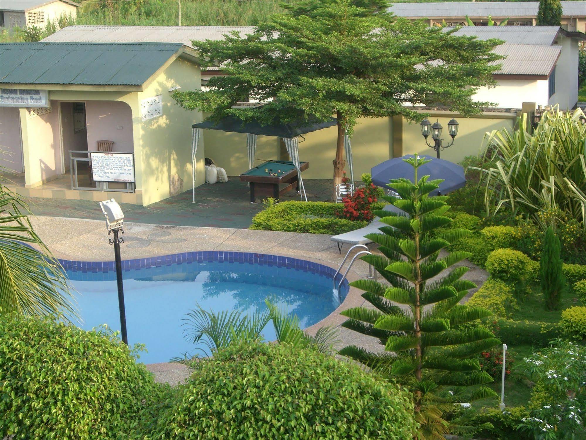 Wadoma Royale Hotel Kumasi Buitenkant foto