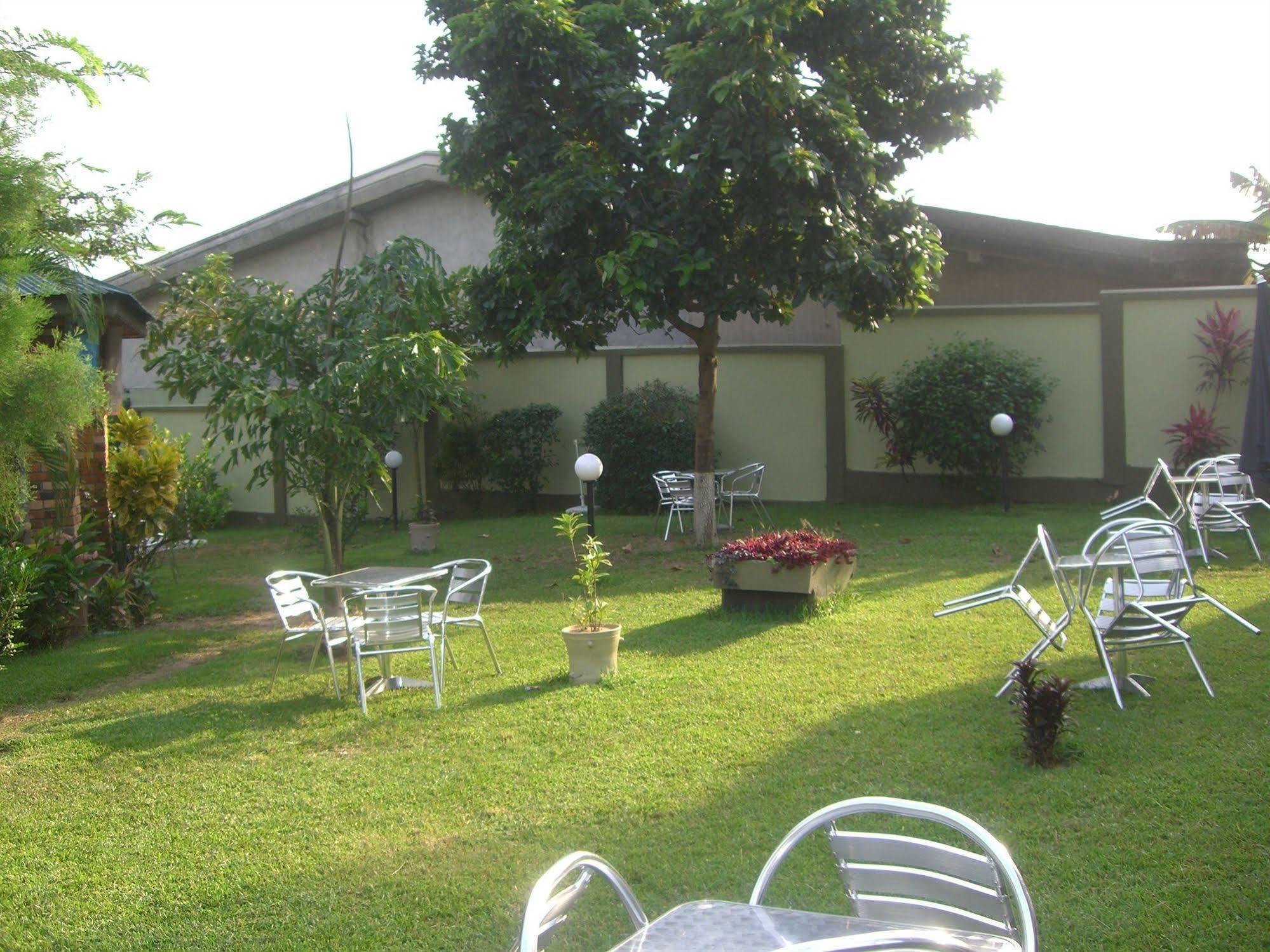 Wadoma Royale Hotel Kumasi Buitenkant foto