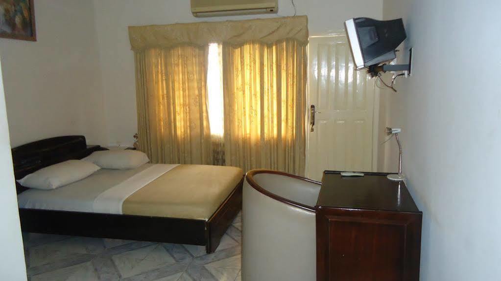 Wadoma Royale Hotel Kumasi Buitenkant foto